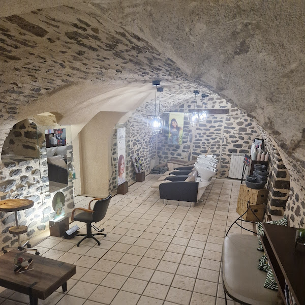 Le salon voûté en pierre de Coiff'Styl